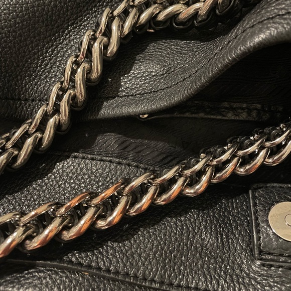 💯 Authentic Prada Leather Tote Bag - Picture 7 of 7